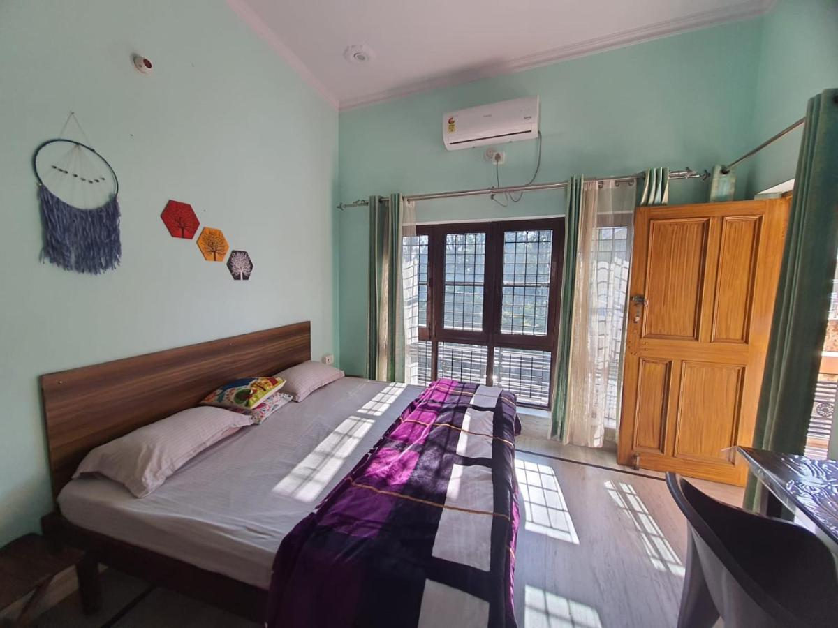 Nature View Homestay دهرادون الغرفة الصورة