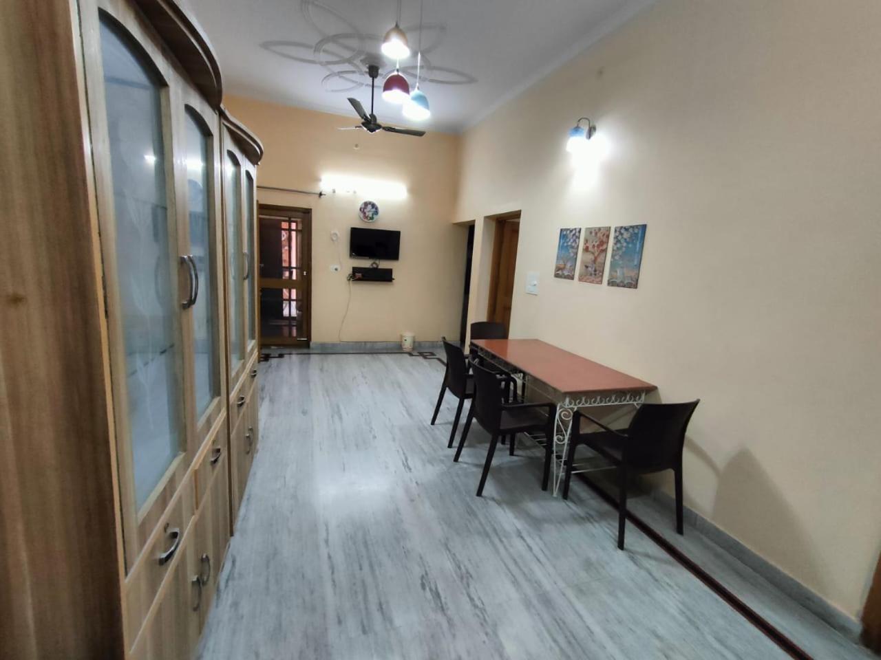 Nature View Homestay دهرادون الغرفة الصورة
