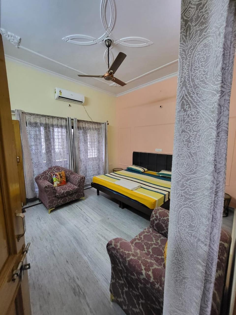 Nature View Homestay دهرادون الغرفة الصورة
